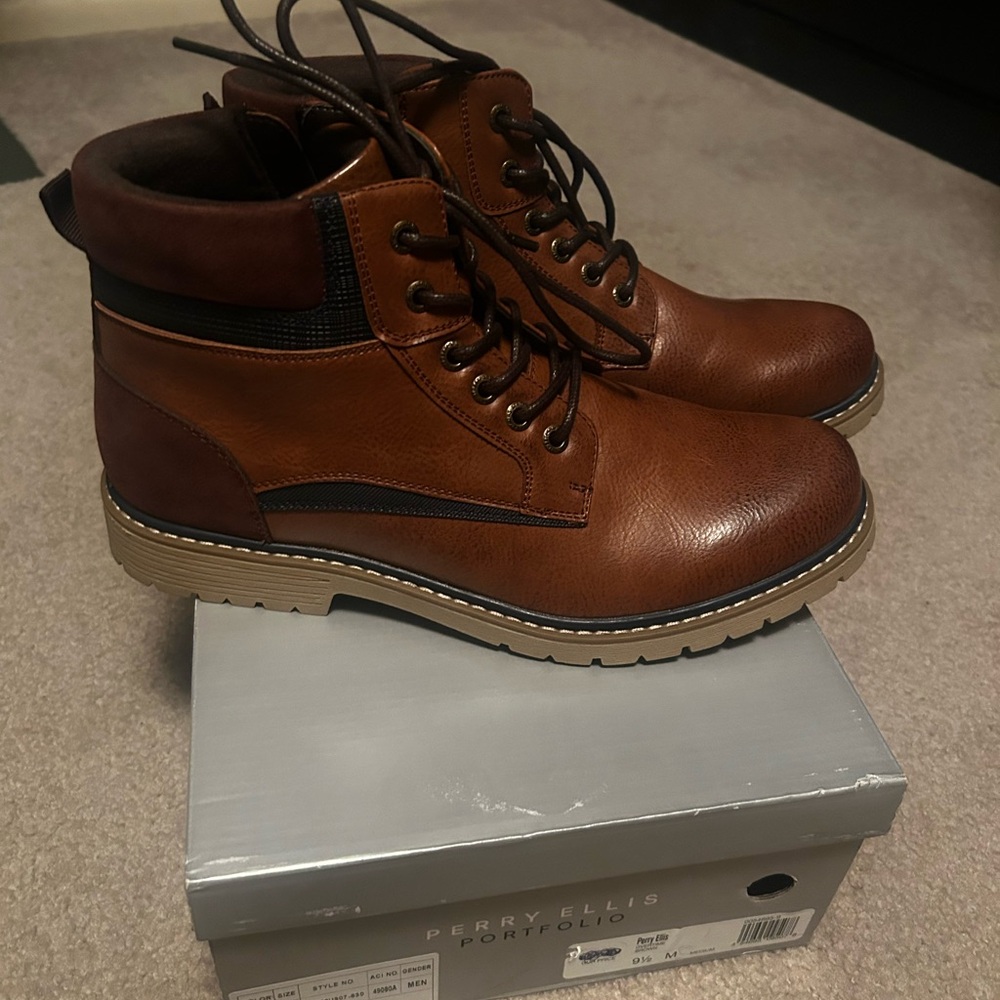 Perry Ellis men's size 9.5 boots